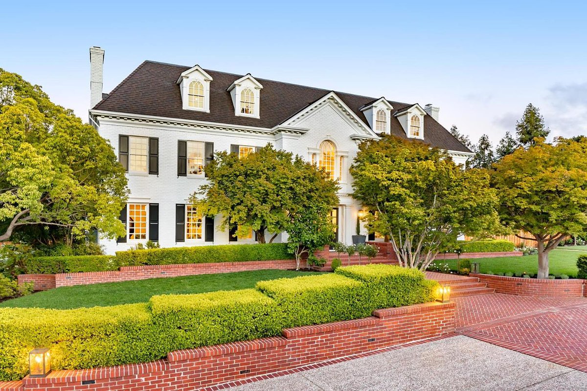 AmericasMansion's tweet photo. 303 Atherton Ave., Atherton, CA is 11,660 square feet with 7 beds and 8.1 baths. It is listed for $14,988,000 with @DeLeonRealty1. Take a look inside!

https://t.co/xZnswtrlie https://t.co/g6W9cUWxjW