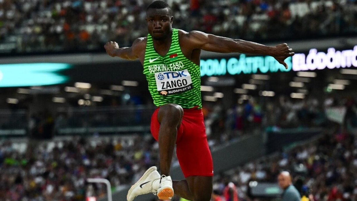Mondiaux d'athlétisme: le Burkinabè Hugues Fabrice Zango remporte la médaille d'or au triple saut rfi.my/9reY.x