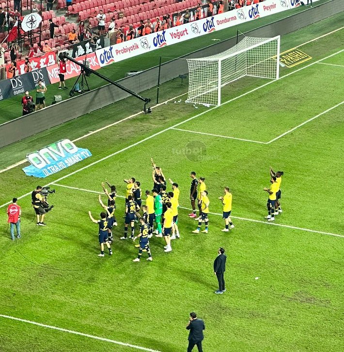 OkochaBey's tweet photo. BU TAKIM GALİP GELSE DE BUGÜN İPTAL EDİLEN GOLLERİN DE HAKLARI YENİLDİ!

 #FenerbahçeyeVarOperasyonu https://t.co/p5h2r2XzY5