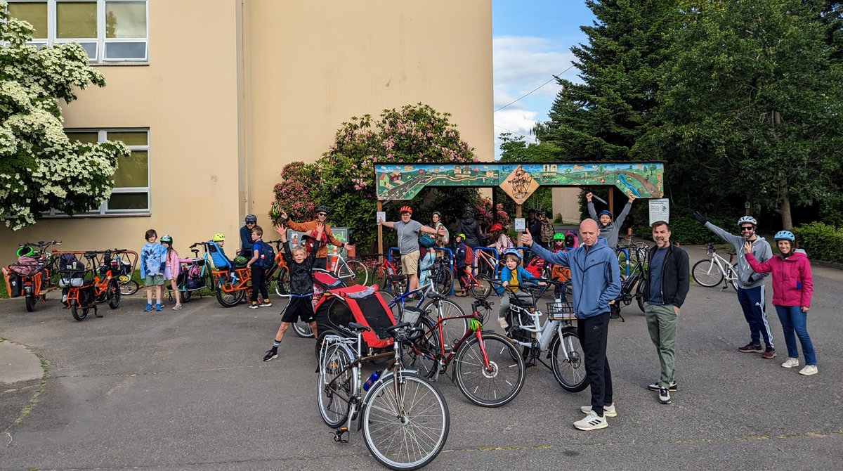 robgalanakis's tweet photo. Looking forward to our #bikebus to Ice Cream #pedalpalooza ride. See you 6 tonight! https://t.co/tqSoemadPD https://t.co/duLv61kiQ0