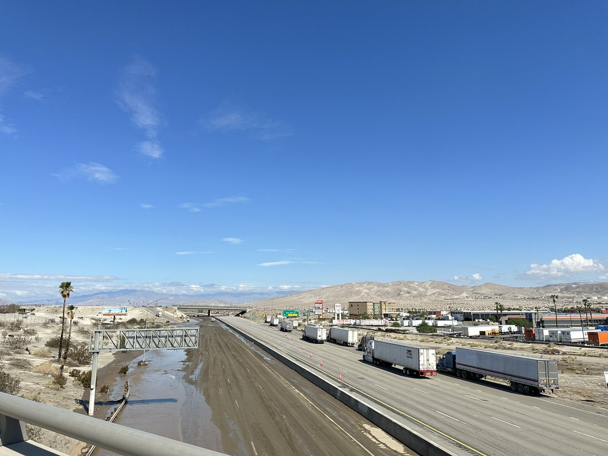 Lily37759743's tweet photo. @krolco Hit the Coachella valley pretty good… freeway flooded over and still and ton of roads closed https://t.co/lEVY2KCURY