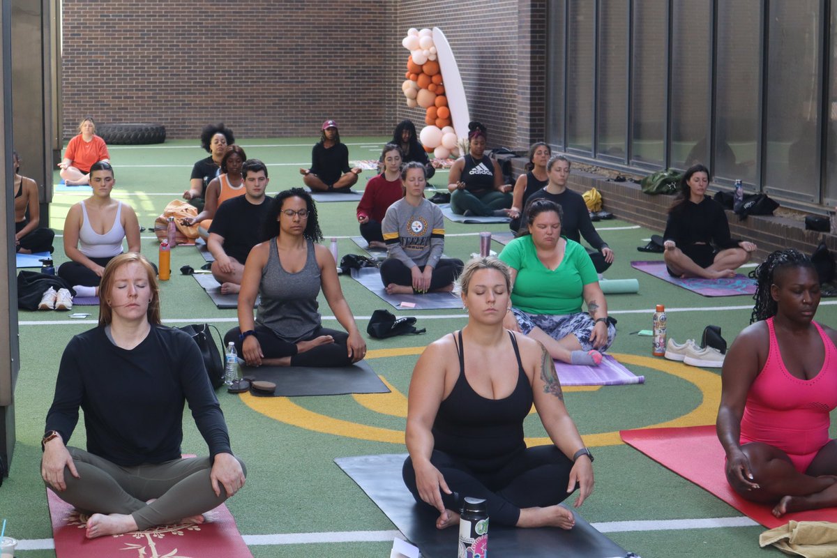MissKeea's tweet photo. Thank you everyone who attended and helped with @GirlsRunningShh’s first Yoga Day! This event sold out and I’m so grateful that you all came! 

We appreciate your support 💖 https://t.co/BvzX9x7Vc4