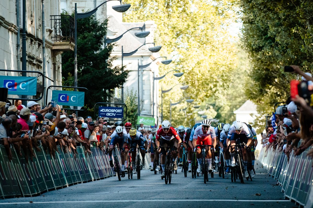 tourdelavenir's tweet photo. Étape 2️⃣, Riley Pickrell sur le fil

🇨🇦 Serré, très serré, mais le verdict est en faveur du Canadien Riley Pickrell aux dépens du Polonais Fratczak qui commit l’erreur de couper trop tôt son effort.

#TDAV #TourdelAvenir ✨ https://t.co/eigljxaqdc
