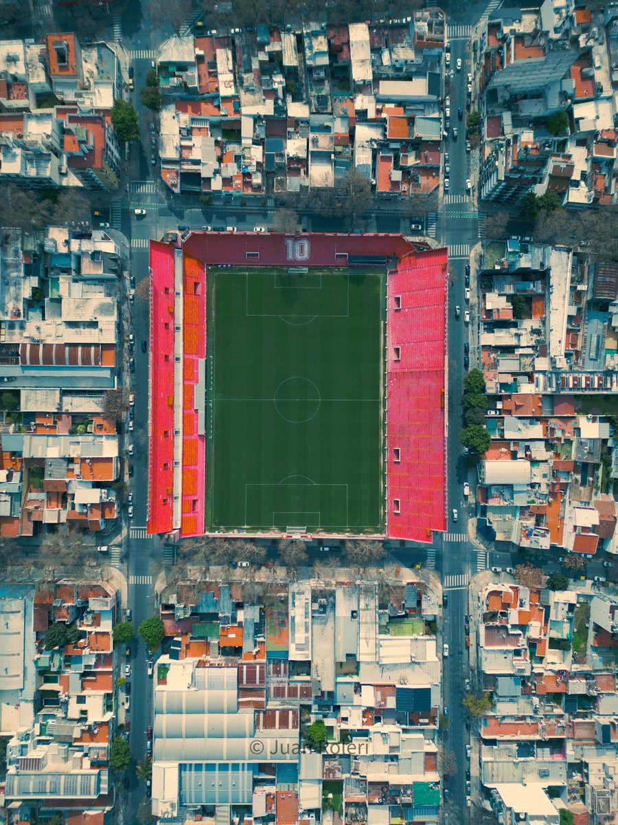 juanroleri's tweet photo. 🏟️Que comience el #ProyectoEstadios: quiero dronear TODAS las canchas profesionales de Argentina.

🐞Empiezo con la de #AAAJ, en plena Capital Federal, solo por su nombre: “DIEGO ARMANDO MARADONA”.

Un abrazo a los amigos de @ArgentinosJrOK https://t.co/lw6vFBmVFQ