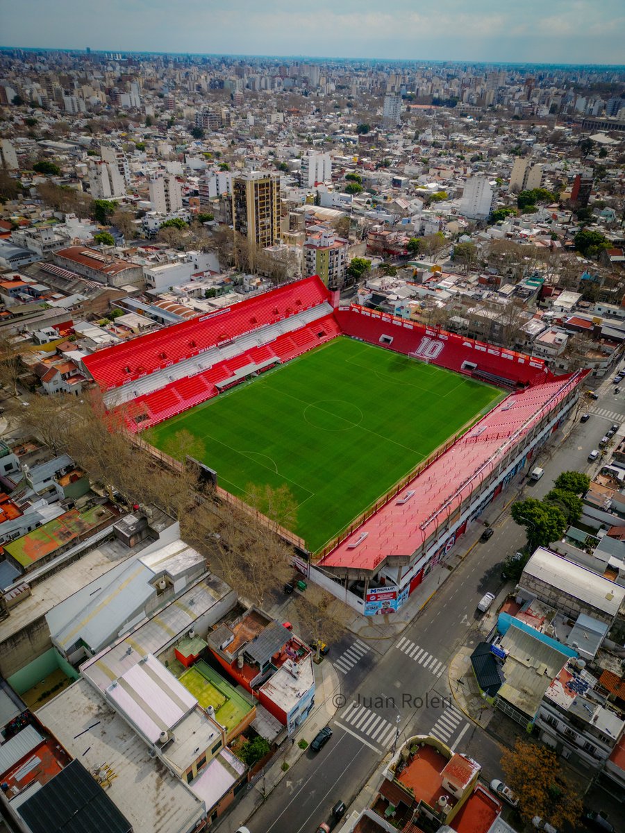 juanroleri's tweet photo. 🏟️Que comience el #ProyectoEstadios: quiero dronear TODAS las canchas profesionales de Argentina.

🐞Empiezo con la de #AAAJ, en plena Capital Federal, solo por su nombre: “DIEGO ARMANDO MARADONA”.

Un abrazo a los amigos de @ArgentinosJrOK https://t.co/lw6vFBmVFQ