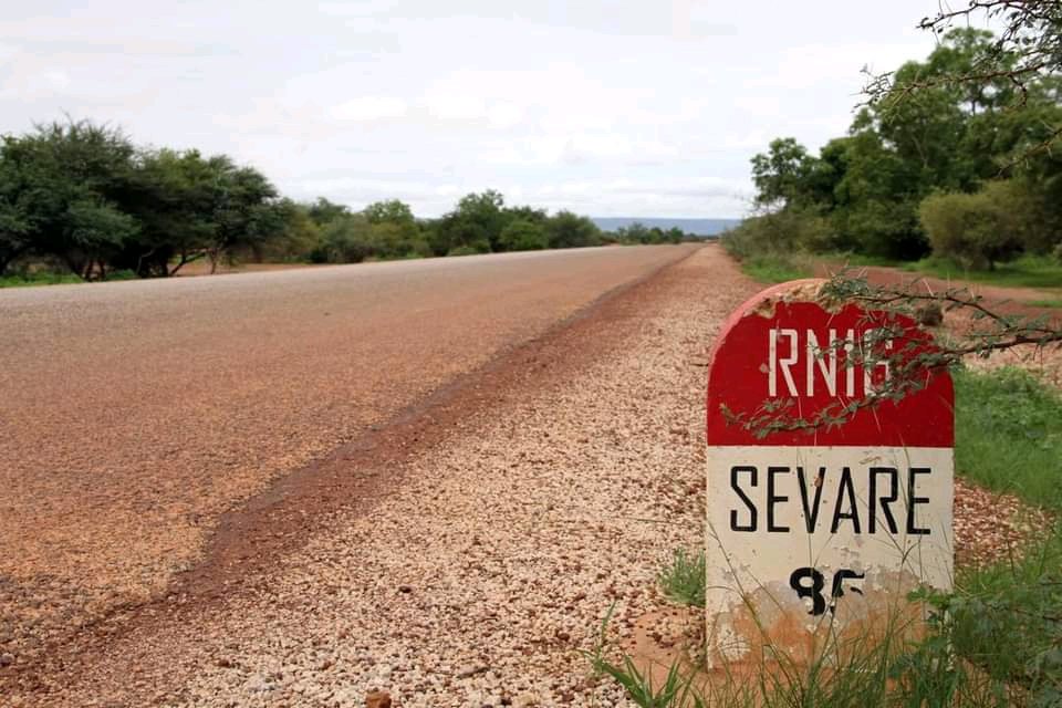 TomLope95565011's tweet image. 🛑#MLAI

🕳️ROUTE SEVARE-GAO 

 Les GAT imposent un blocus entre Dalla et Boni

*Le nombre de passager bloqués:

13 cars/bus

11 camions de transport de marchandises

670 personnes dont 83 homm ,490 femmes ,20 filles et 16 petits garçons

Nb:C&apos;est depuis le 19 août 2023, vers 08h