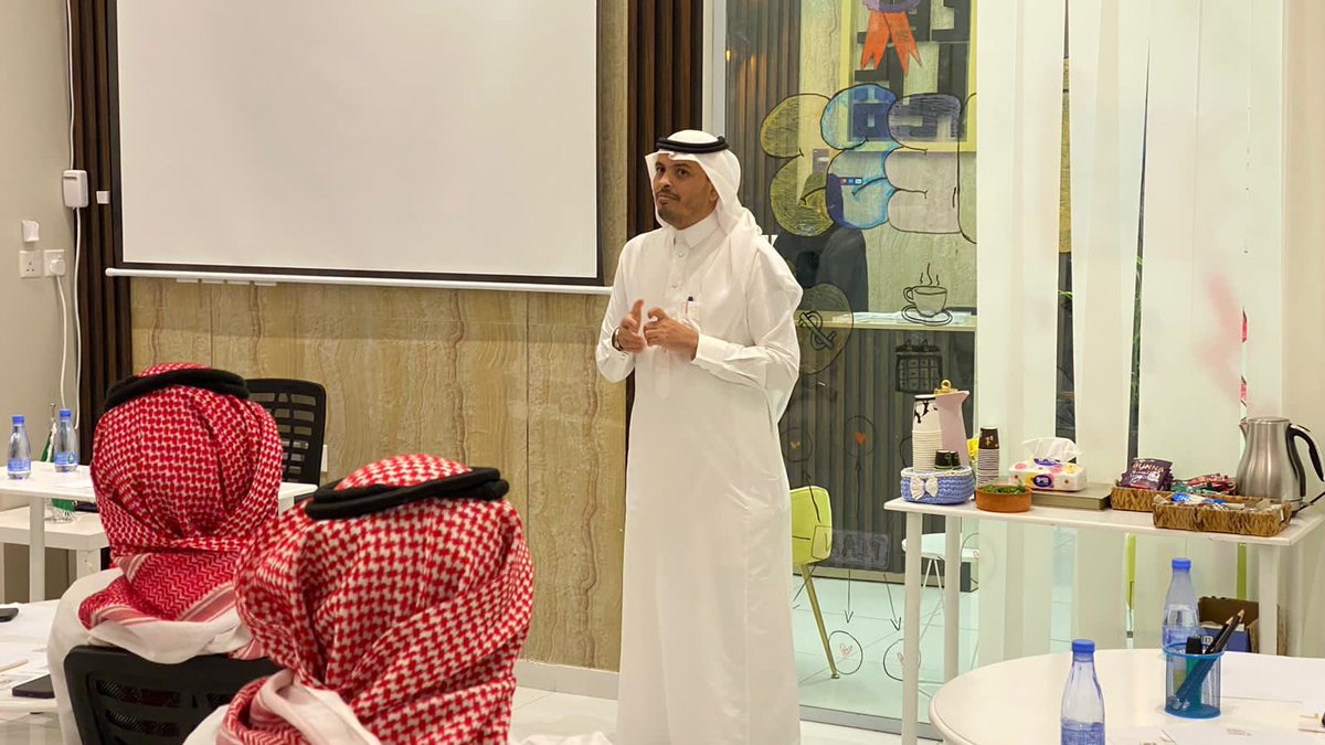 aneqah_'s tweet photo. نفذت #مؤسسة_الديوانية للعمل التطوعي الوقفية @aldewanih1 ورشة عمل تعريفية لمشروع "#تحقيق_أمنية " للأطفالنا محاربين السرطان وكانت مع المدرب عادل الشريف 
ورشة عمل رائعة مليئة بالمعلومات القيمة وممتعة جداً شكراً جزيلاً لك أستاذ @Adel_sh12 🙏🏻💛 https://t.co/1ZFFkmtdkr