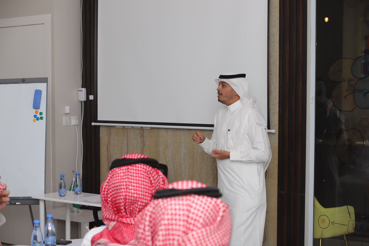 aneqah_'s tweet photo. نفذت #مؤسسة_الديوانية للعمل التطوعي الوقفية @aldewanih1 ورشة عمل تعريفية لمشروع "#تحقيق_أمنية " للأطفالنا محاربين السرطان وكانت مع المدرب عادل الشريف 
ورشة عمل رائعة مليئة بالمعلومات القيمة وممتعة جداً شكراً جزيلاً لك أستاذ @Adel_sh12 🙏🏻💛 https://t.co/1ZFFkmtdkr