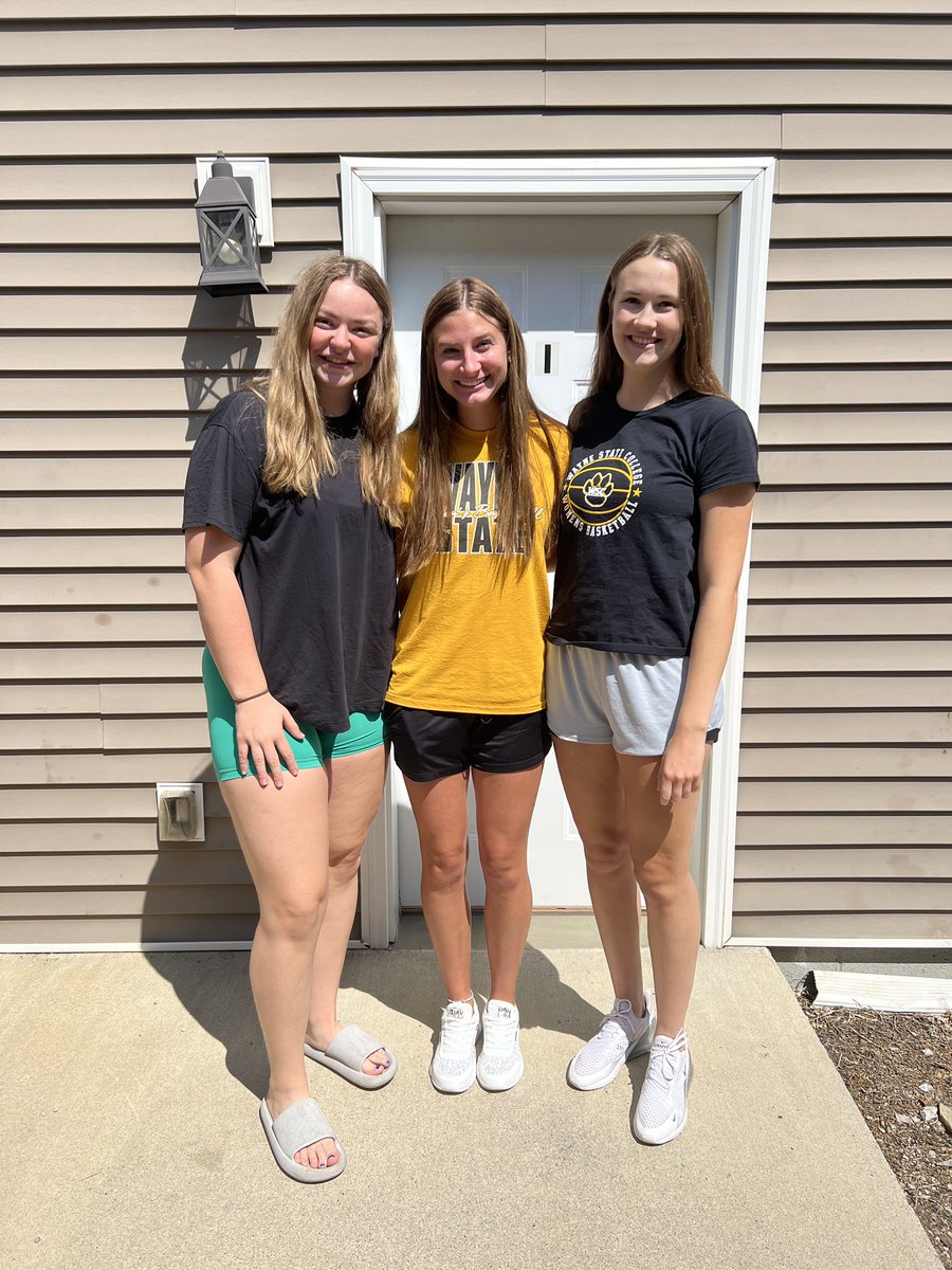 WayneStateWBB's tweet photo. So excited to have everyone back on campus! First day of classes ✅📚🤩 https://t.co/wVC85xe2BP