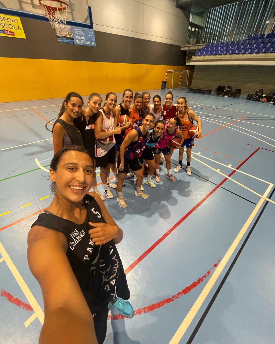 Arrenquem 🧡💙 #lfchallenge 

Amb el millor somriure 🤳🏽 Laia Soler

#23/34
#vivimelbàsquet🧡🤍💙