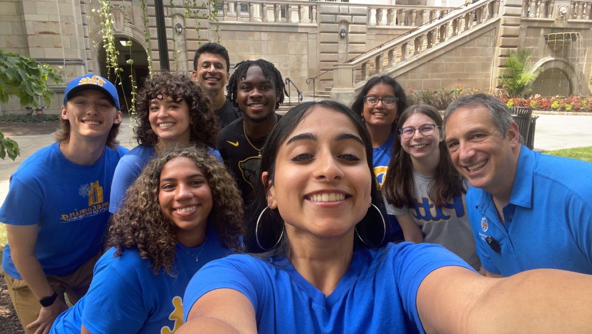 We’re baaaack 😊 Our Ambassadors and Study Lab tutors had a great time chatting with Dean Adam this afternoon while filming a video! #H2P | #PittArrival23 | #PittNow