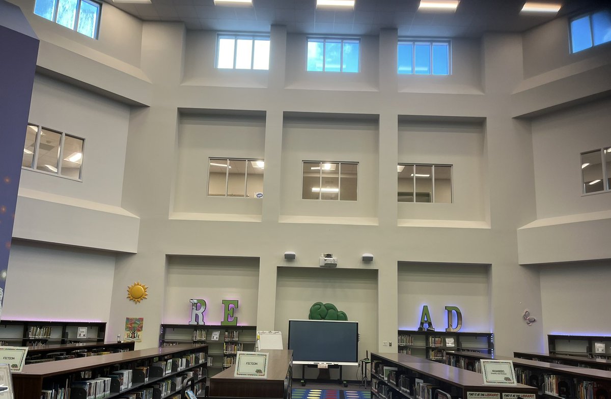 MrsPerezlibrary's tweet photo. In case you didn’t see it in my Instagram or Facebook, the DLE library now has LED lights and soft music as they enter. The students seem so happy!!

#greatestplacetobe
#justgoodteaching
#livelaughloveleonetti
#hearourroar https://t.co/oSFlV3xqBz