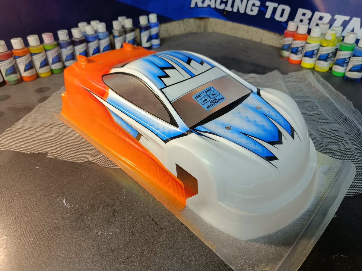 gingapaint's tweet photo. Joey's next Victim..... Can't quite bring myself to paint in lights &amp; grilles for him just yet! At least it'll look on point as we arrive at the TT02 challenge tomorrow! @ProLineRacing https://t.co/SBZ0NjovTU