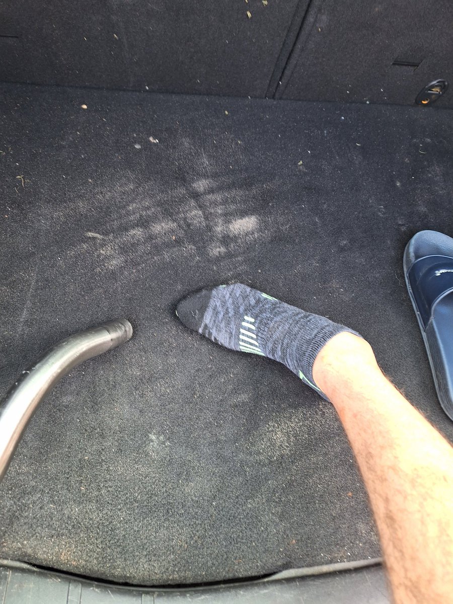 MarshPaul64135's tweet photo. Hoovering out the car today by chove I have spent hours in the heat doing it, come join retweet repost and follow join my only fans too! https://t.co/7cV0ucWmbi
#sore #workout #feet #feet #feetworld #footrub #freshair #married #natural #feetcare #love #LBGTfriendly #avreagebloke https://t.co/3oyeEsFtzB