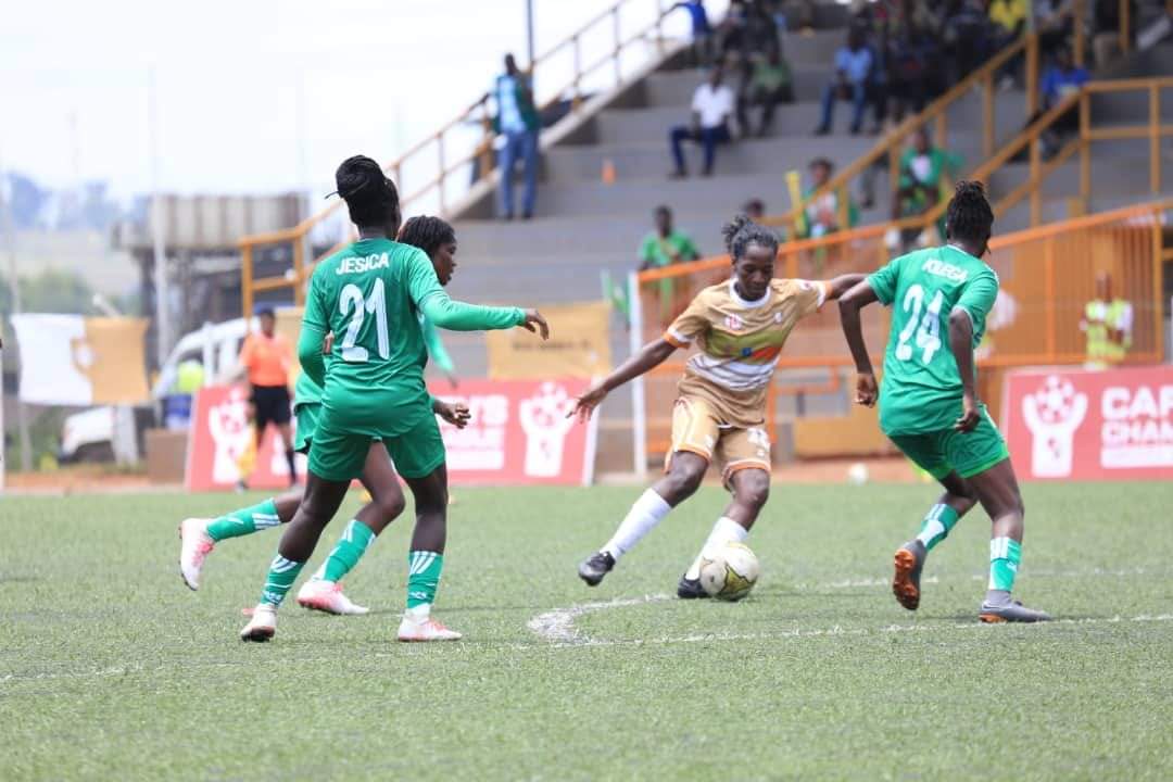 MagazineJimbere's tweet photo. 🔴⚽ Le club #BujaQueens, champion de la 1ère division féminine du #Burundi a décroché sa 2ème victoire (en 3 matchs) ce 21/08/2023 après avoir battu (1-0) #YeiJoint du #SouthSudan, en #CAFWCLECAFAQ2023 (tournoi qualificatif pour la Ligue des champions africaine) qui se déroule en #Uganda. But marqué par la capitaine, Asha Djaffari
👌🏾 Avec cette victoire, Buja Queens pointe à la 2ème position (6 points) devant #KampalaQueens et derrière #CBEFC de l'#Ethiopia
📍 La prochaine rencontre de Buja Queens est fixée au 24/08/2023 face au #FADFC de #Djibouti
📌 Bon à savoir, le vainqueur de cette compétition représentera la @Cecafaonline dans la prochaine Ligue des champions féminine de l'#Afrique
#sports #football