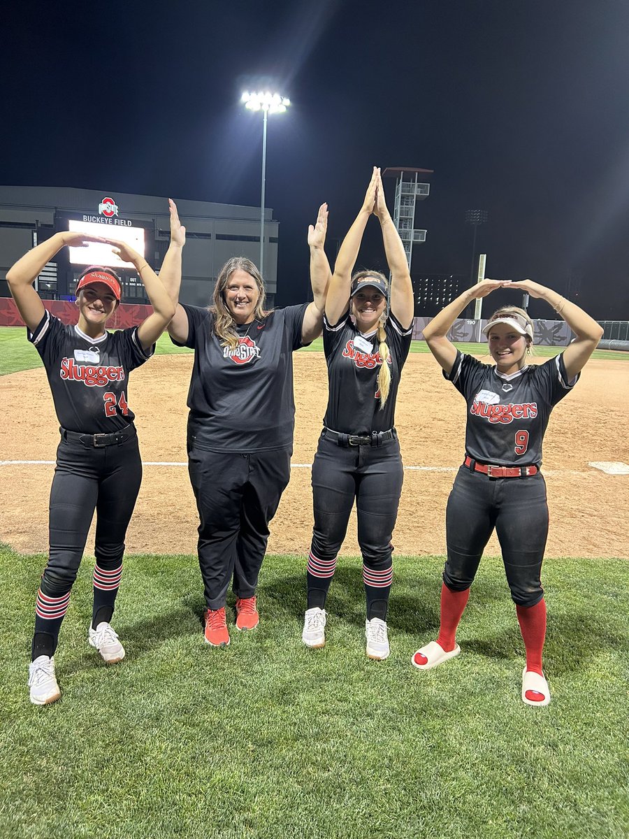 I want to thank <a href="/OhioStateSB/">Ohio State Softball</a> for a great weekend! It was awesome learning how to be a buckeye and getting to know the players and coaches. Hope to be back!! 💗🥎 <a href="/AshVanBoxmeer4/">Ashley VanBoxmeer</a> @Sluggers07VB <a href="/LadySluggersOrg/">Louisville Lady Sluggers</a> <a href="/SluggersHuecker/">Lady Sluggers 18</a>