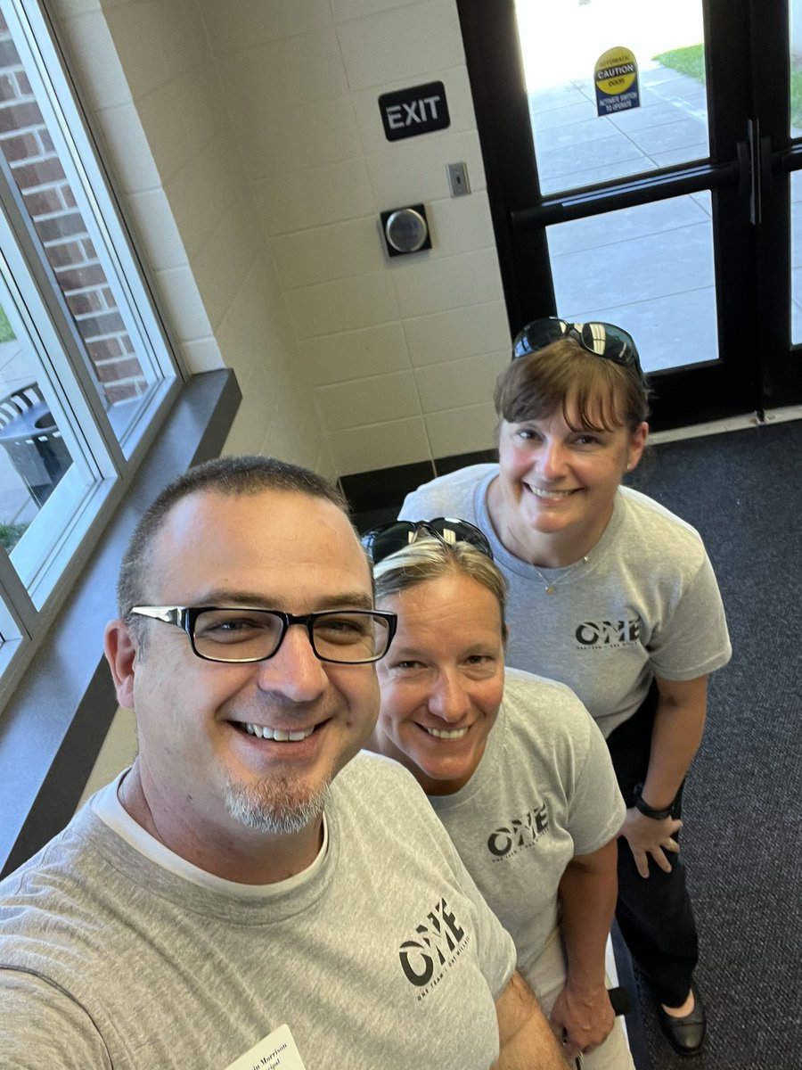 DrKevinMorrison's tweet photo. So appreciate our @willardschools district administrators for coming by @Willard_HS on the first day of school today! #1T1W #itsgoodtobeatiger https://t.co/Y2GgboOvPB