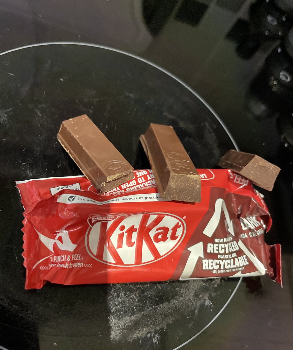 ManonAngharadC's tweet photo. @KITKAT wafer is missing from my kitkat, not quite what I was expecting https://t.co/q9EmGGbmVi