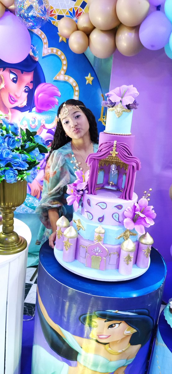 LCrystien's tweet photo. Estou realizada 🥺💙💜😍
Quando ela pediu a festa, eu só pedi pra eu escolher o tema, pq era meu sonho. 
O mais importante é que ela Amouuu! 💜💙 https://t.co/F6kAtdMyn2