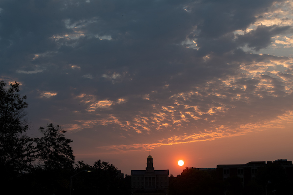 It's hot out there, and will be most of the week. ☀️ 🥵 Stay hydrated, limit time outdoors, and check out these tips to stay #HawkeyeSafe during this excessive heat: bit.ly/3YQlZN2
