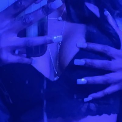 Sh3IsChocolate's tweet photo. I live for the blue aesthetics 🩻#NewProfilePic https://t.co/IyUOoO5ocC