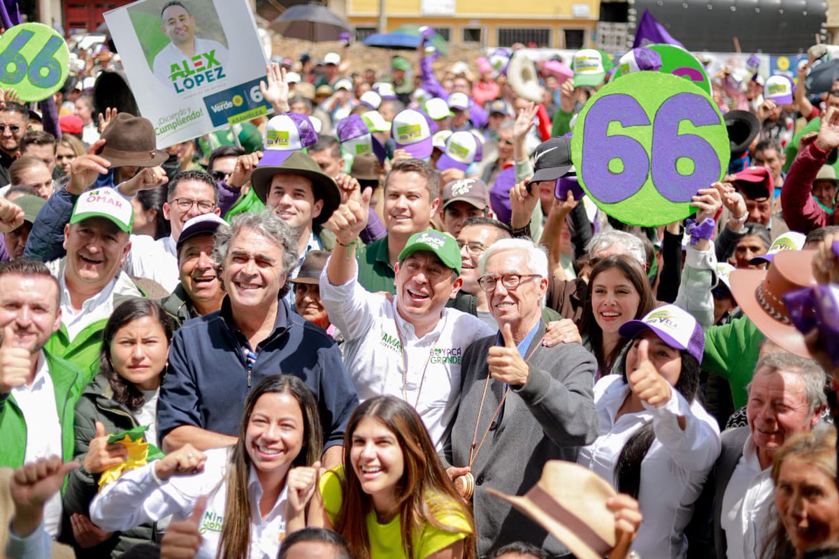 CarlosAmayaR's tweet photo. Feliz, honrado y agradecido de estar en Turmequé con @sergio_fajardo y @JERobledo. Significa mucho para nosotros y para nuestro departamento.

Recibimos públicamente su respaldo en este camino de la #BoyacáGrande. 

Gracias por su apoyo para nuestra tierra. Con nuestra voz y la de ustedes en el ámbito nacional, posicionáremos al campo como motor de desarrollo ✊.