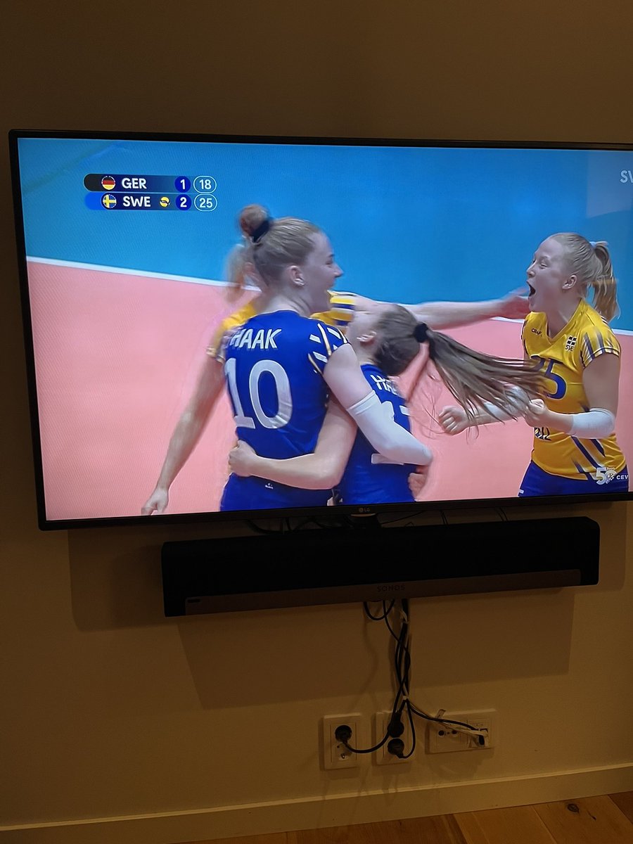 Daniel Ståhl vann VM-guld nyss tydligen. Lite i skymundan av volleybollandslaget som vann över Tyskland (fyra på Europarankingen) med 3-1 i EM ikväll. 💪🏼😎