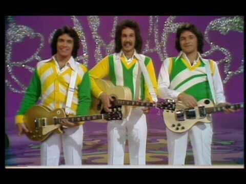 neugie24's tweet photo. CBS broadcast The Hudson Brothers on Saturday morning in 73/74. The show was 30 minutes of songs, sketches (Hey Margolis!). Flash forward 50 years and had the pleasure of hearing Mark Hudson perform with Laurel Canyon (CSN tribute band in Cape May, NJ https://t.co/ttH6FXJHI6 https://t.co/UmYOFJHupU