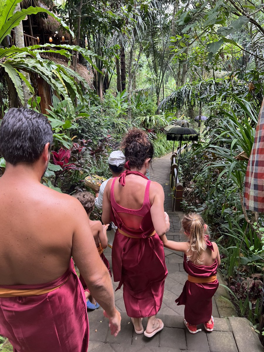 progressupdate_'s tweet image. They do - natural cleanse ceremony, palm readings then opening up your aura to the quantum field for 220usd, which I didn’t do. Next time? Taman Beji Groya #waterfall. If I had the time I would’ve visited a waterfall with an entire hiking course tho 😹