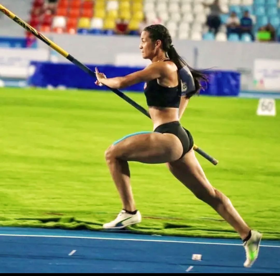 atletismovenez's tweet photo. Robeilys Peinado @robeilys_ruby avanza a la Final del Salto Pertiga superando infinidad de dificultades, 5 días en Bogotá, esperando el apoyo de sus dirigentes y hasta un movimiento telúrico
Robeilys voló, superando la varilla en los 4.65 metros FELICIDADES SUPER CAMPEONA https://t.co/zA6L6gpwlH