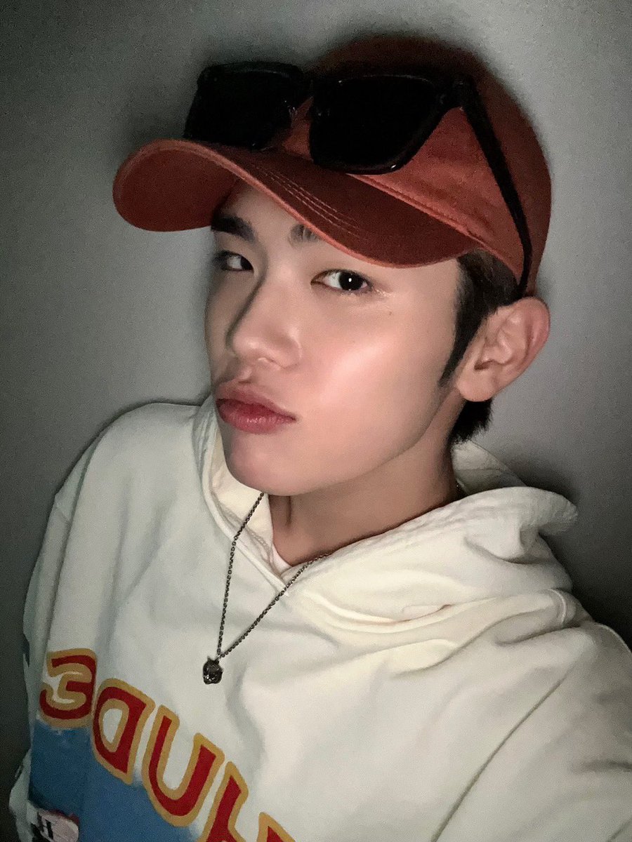 ZB1_official's tweet photo. _💌

LA!! 너무 좋은 추억으로 남을 것 같다!
나중에 여행으로 다시 오고 싶어!!
글로벌 팬분들의 큰 함성 절대 잊을 수 
없어!! 다시 올게 약속!!

#KIMTAERAE #김태래
#ZEROBASEONE #ZB1 #제로베이스원 https://t.co/2cnuEmqRrG