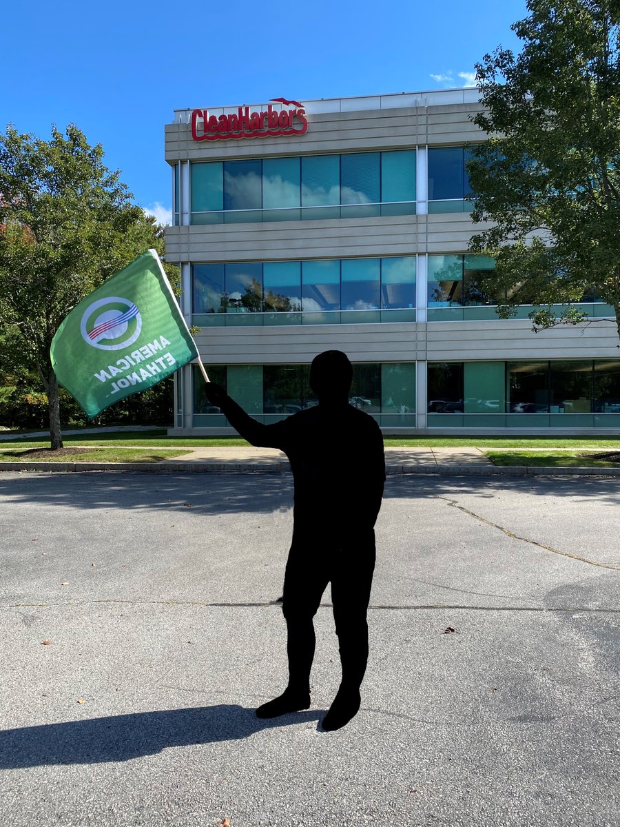 CleanHarbors's tweet photo. The grand marshal for the #CleanHarbors175 will be  announced tomorrow, but that doesn't stop you from wildly guessing

Fill in the blanks #giveaway: 

On Sunday, _________ should give the "start your engines" command and _____________should wave the green flag.

Details below 👇 https://t.co/j9k8lBgFFj