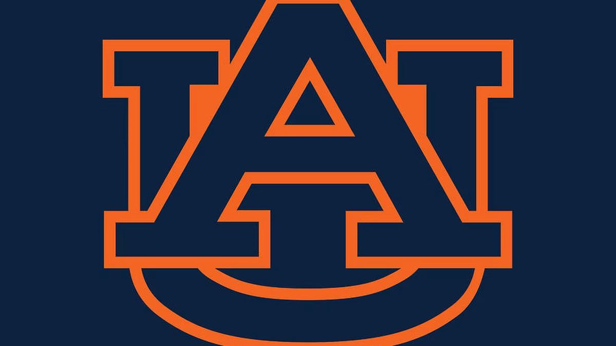 prevo_pre's tweet photo. I Am blessed to receive A Offer from Auburn University @CoachHugeFreeze https://t.co/SVwIWuXtb8