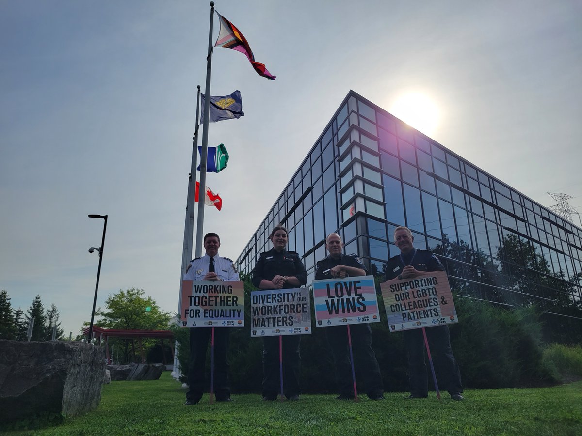 OttawaParamedic's tweet photo. Soyons #HautEtFort!!! Pour souligner le début de la Fierté dans la capitale, nous avons hissé le drapeau de la fierté à notre quartier général et nous avons participé à la cérémonie à l’Hôtel de ville en solidarité avec la communauté 2SLGBTQ+. https://t.co/Ca1ZAJnLY4