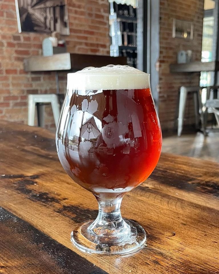 We've continued to explore into English session beer with  Best Bitter. Notes of toasted biscuit, dark fruit jam, and citrus peels.

A refreshing light beer with a balanced darker taste that creates a smooth and clean finish. Pairs best with a Pub Burger!