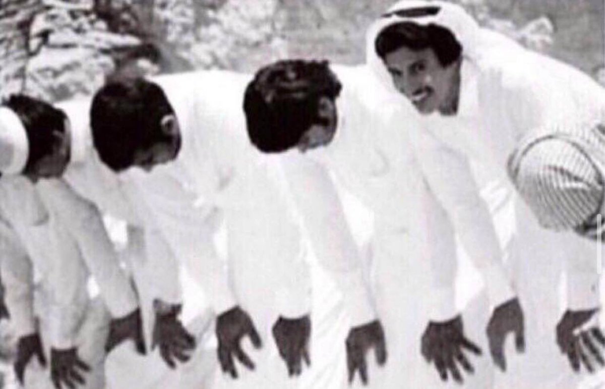biotelll's tweet photo. هالةٍ دون المصلى أخلفت وجه المصلي
في محاجرها عقيد القوم يومي به جواده

لا متى والموت حدر رموشها السود يتصيد
لا متى ذبح البشر عند العيون السود عاده . https://t.co/TEKZ9UnZZE