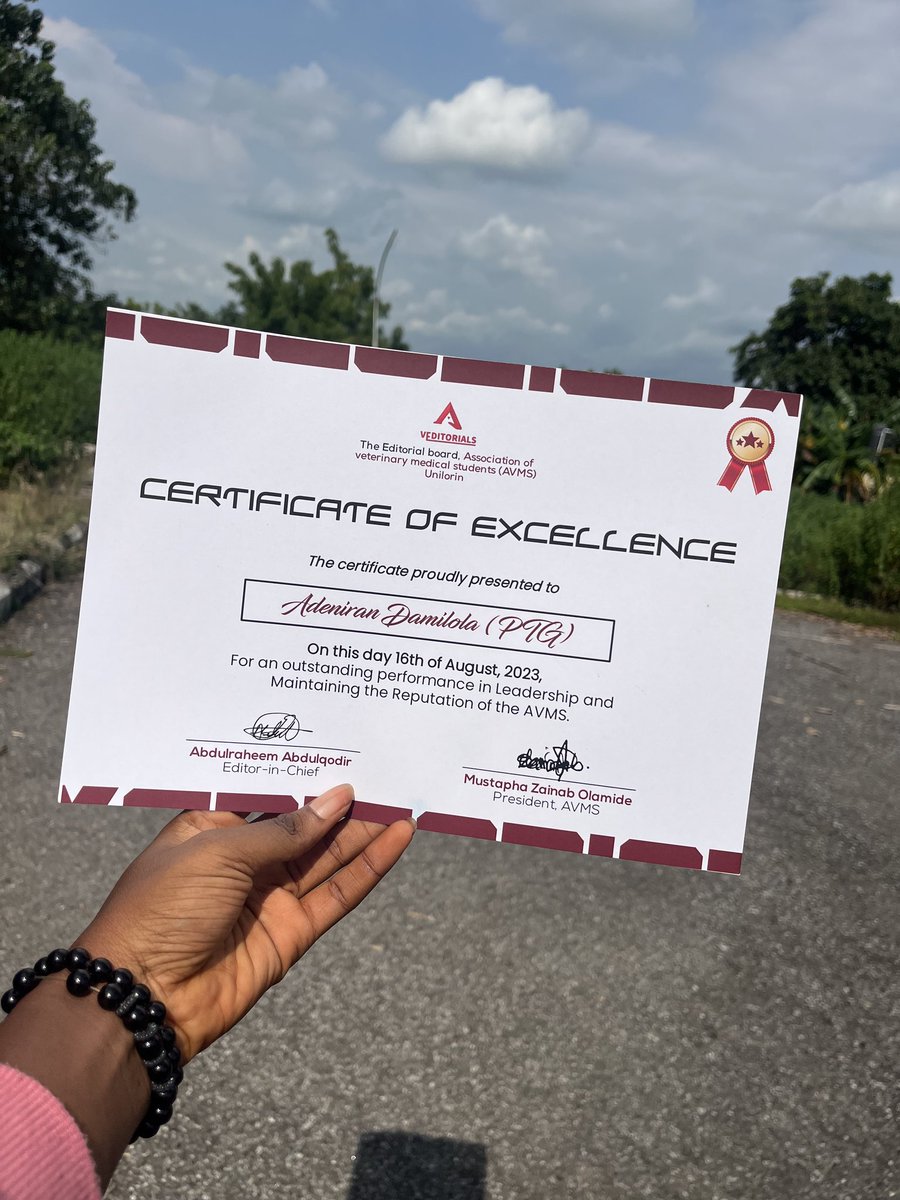Omotadeniran's tweet photo. Wednesday was our Leadership Summit/Medical Interfaculty quiz as part of our Vet Week programs.

And the guest speakers did Justice to the broad theme; "Youths and Politics.

I was awarded a certificate too🤓😎.

#VetWeek #VetSchool #PTG #Youths #Politics https://t.co/HX6ed30dD1