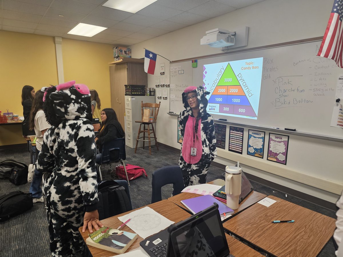 SwainTrain10's tweet image. Even the cows are getting in on the action! LPJ 7th graders playing a little vocabulary pyramid while celebrating DPWeek. #IAMLP #lead4ward #makelearningfun #LPschoolspirit @Lpjhbullpups