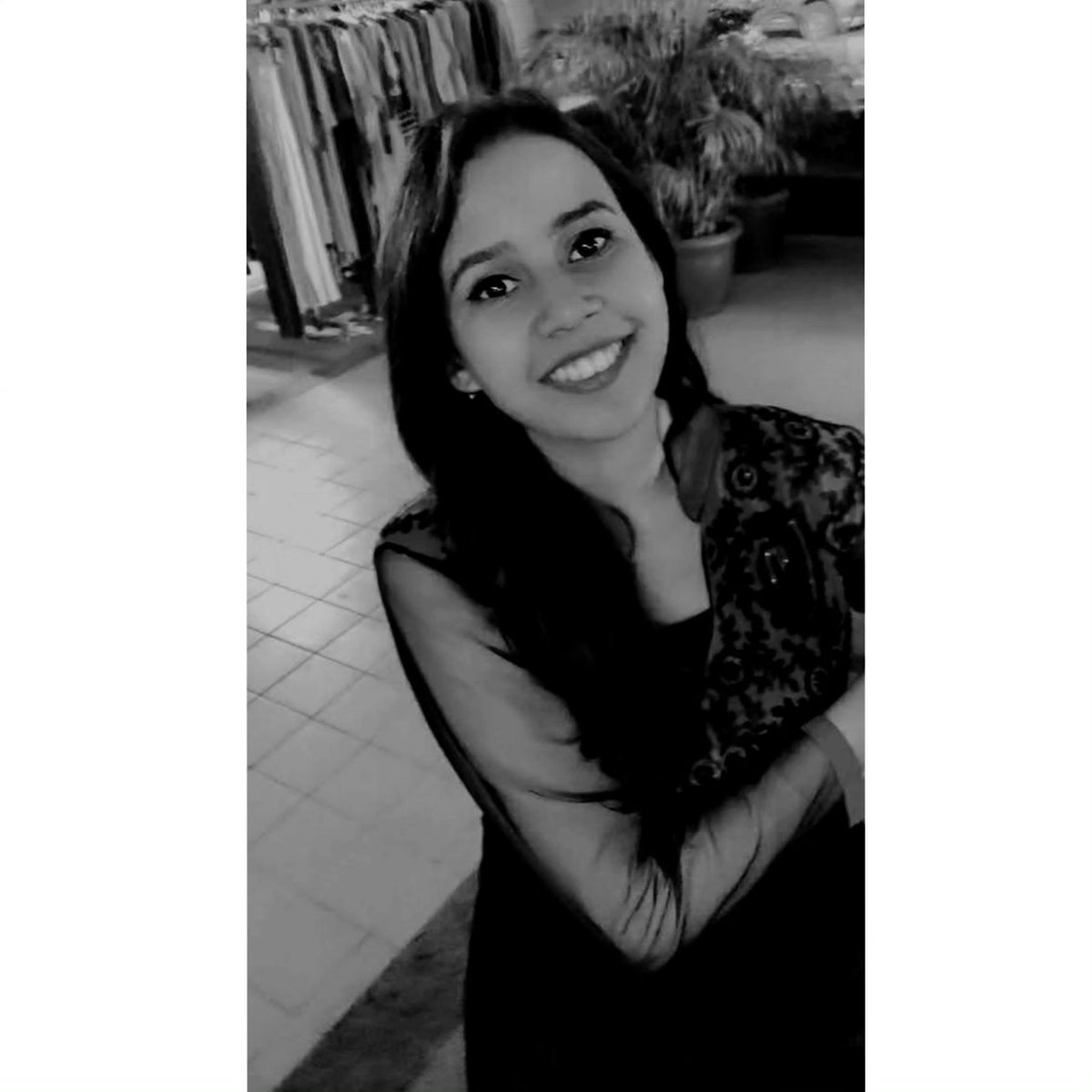 _Tanu_paliwal's tweet image. Black Love 🖤🖤
#girlboss #friends #officefriends #tanushreepaliwal #officewear #aesthetic