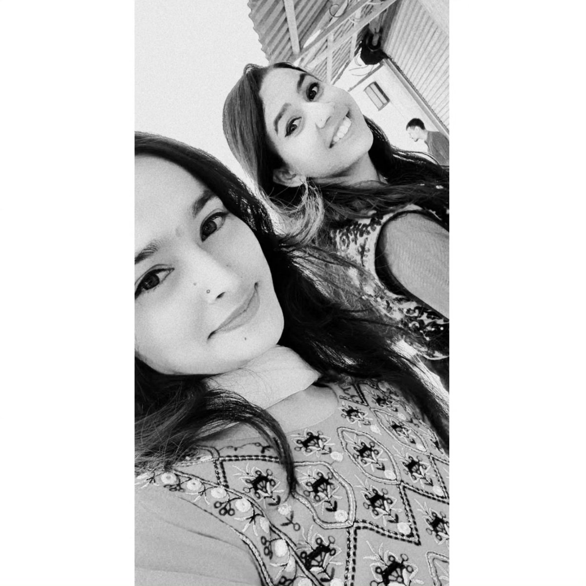 _Tanu_paliwal's tweet image. Black Love 🖤🖤
#girlboss #friends #officefriends #tanushreepaliwal #officewear #aesthetic