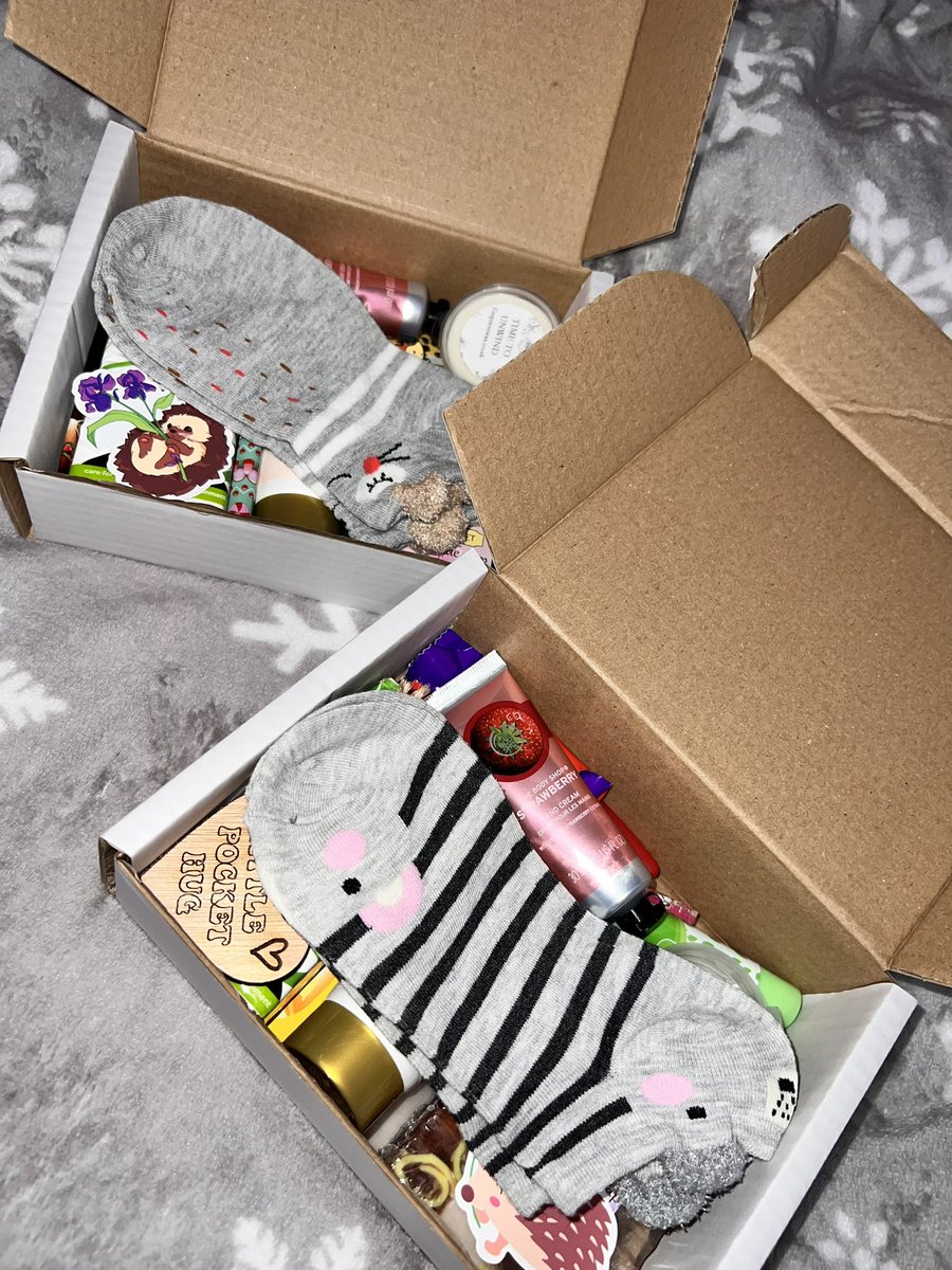 kindnesscardsp's tweet photo. Some pics of recent kindness packages, these ones were all delivered to people in my local area (Oldham) ❤️📦

#kindnesscardsproject #OldhamHour

https://t.co/UuTHxObEKw https://t.co/3ho7W7Lh1q