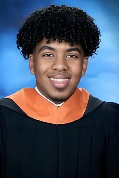 901Lulu's tweet photo. Yohanes Kidane (22) has now been missing for a week after he was last seen getting into an Uber from the Why Hotel in San Jose, California. This young man moved to the area recently after landing his dream job at Netflix. 

Loved ones became concerned when his location showed him at the Golden Gate Bridge not long after he left home around 7:15pm last Monday. They have been all over San Francisco conducting searches and hanging up flyers. 

Yohanes’ family would like some answers. They want to know where the @SanJosePD is at with this investigation. @SJPD_AC_Joseph @SJPDChief_Mata #MissingPerson #findyohaneskidane