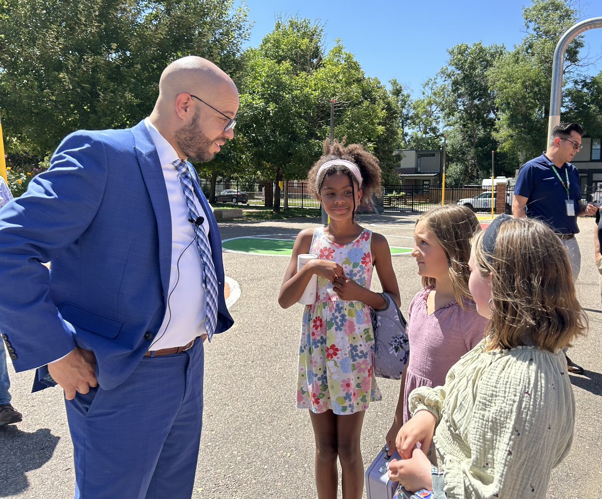 dps_k12's tweet photo. 🏃‍♂️For our last stop, we skipped on over to Sandoval Elementary where students were getting some exercise at recess and in PE class! 🏀 We hope everyone had a fantastic day!  #skipchallenge #FirstDayDPS https://t.co/4uwrjpwx7S