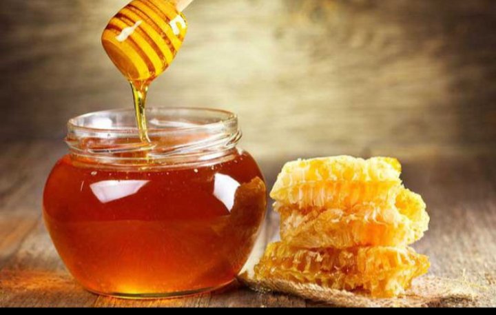BigBarnFoods's tweet photo. 2/2 
6 Honey helps reduce triglyceride levels
7 The antioxidants in honey are good for heart health
8 Honey helps heal wounds/burns quickly
9 Honey helps relieve cough in children
10 Honey still contains high calories and sugar, so use sensibly.
Available in stock now.
#BBNaija https://t.co/Rlhxxzffdq