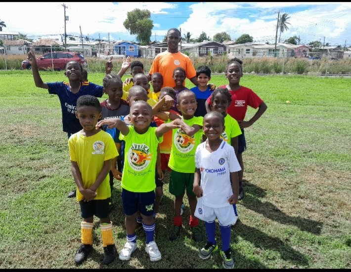 mav_sports_club's tweet photo. Happy Birthday to our loyal and dedicated Grassroots Programme Coach Brian Lucas!!...Wishing him an amazing day⚽️🥇🎁🎉🏆⚽️; #CoachBrian; #Positivelydifferent https://t.co/8iNvgM9wAx