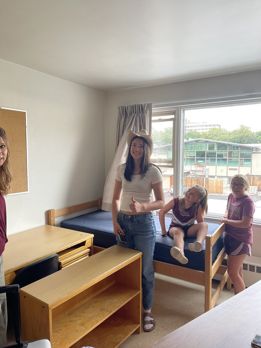 Freshies are officially grown up! Happy move in day 🐻 #gogriz