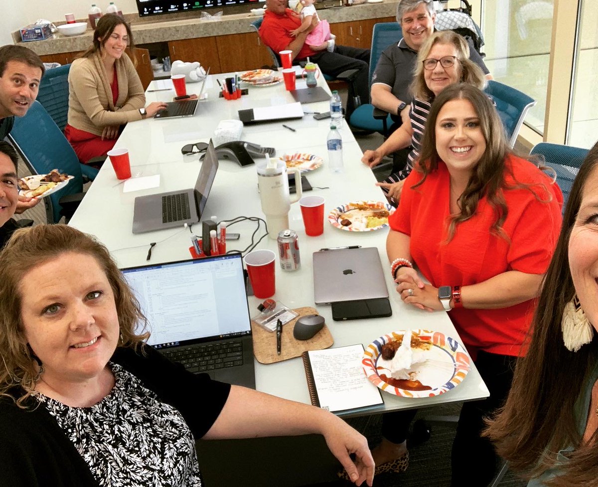 ihubttu's tweet photo. It's always a good day when we see #entrepreneurs working hard in our building. Today was especially sweet since one of our #TTUAccelerator teams, Dymedrop, hosted their monthly #mentor meeting at the Hub today! #TTUInnovators #team #startup #business #LocalLBK #LubbockLEADS https://t.co/FNzYuL3M94