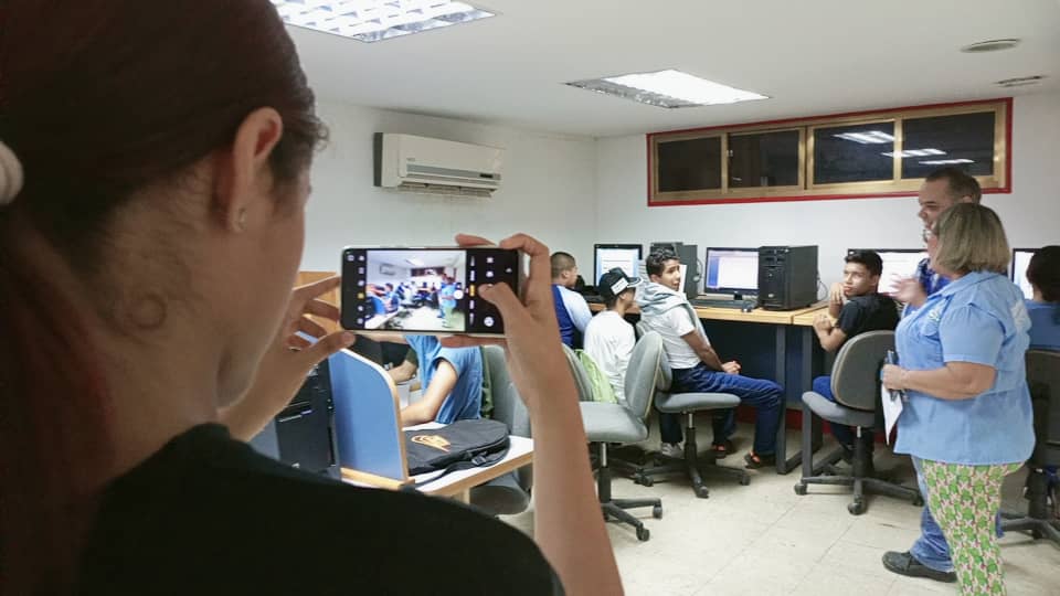Inces_Guarico2's tweet photo. #21AG | Hoy en el centro de formación socialista (CFS) San Juan del Inces de Guárico, nuestros participantes y maestros, hicieron muestra de sus actividades formativas en vivo, con la presencia de los medios de comunicación.

#64AñosEnseñandoLaTécnica
#AprendoLaTécnica https://t.co/21G6RNEgTG