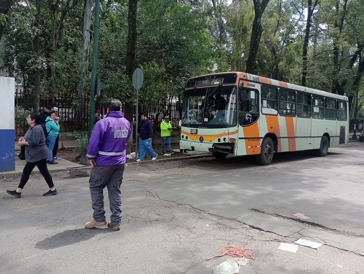 ORTCDMX's tweet photo. 🚍Recuerda que a partir de hoy y hasta el 19 de septiembre, el servicio 11B Calle 7 - Metro Normal del corredor #COPATTSA será operado por unidades de @RTP_CiudadDeMex.
📢 Acércate al personal de #ORT para mayor información del servicio. https://t.co/8azddF4qyu