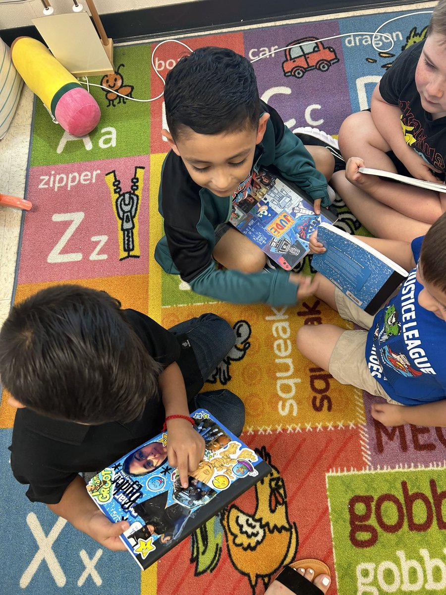 MrsLopez_AE's tweet photo. Sent the kiddos home with their writer’s notebooks to decorate with their families! I wanted their notebooks to symbolize them; reflecting their interests and the most important things in their lives! I think they did a fabulous job, and they loved sharing 📓✏️

#AlvinElementary https://t.co/DelEdjiy1X